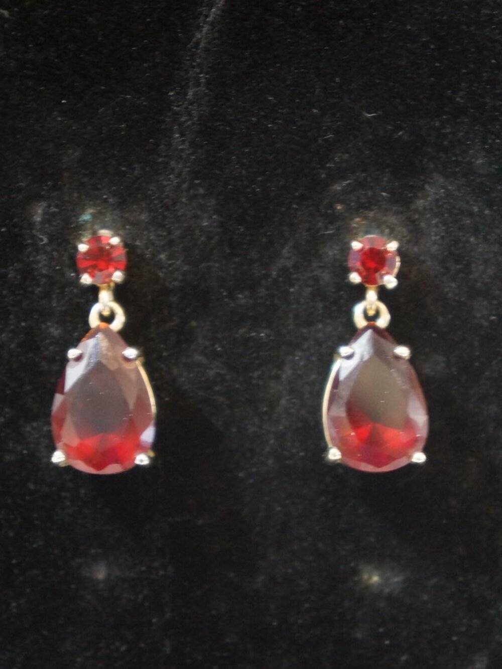 Vintage Gold Plated Red Synthetic Garnet Teardrop Dangle Drop Earrings 3/4"